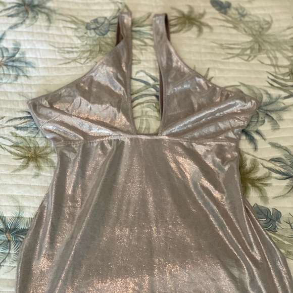 Simple dress with sparkle - Picture 2 of 5